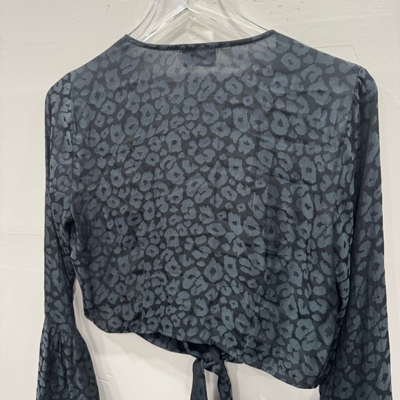 Show Me Your Mumu Leopard Print Tie Front Long Bell Sleeve Semi-Sheer Top Small - Picture 7 of 7